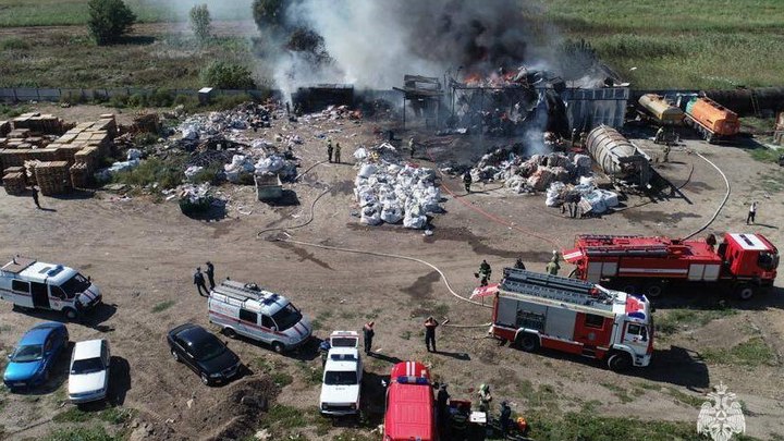В Краснодаре произошёл пожар на складах площадью 500 кв м