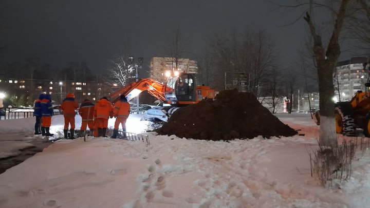 Во Владимире на проспекте Строителей прорвало трубу