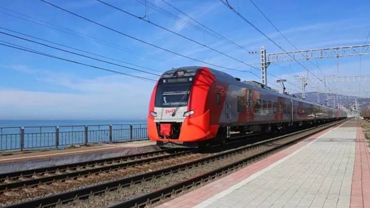 Расписание пригородных электричек изменится в Сочи из-за ремонтных работ