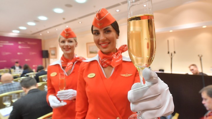 Стюардесса Аэрофлота спасла 2-недельного малыша на рейсе Москва – Сочи