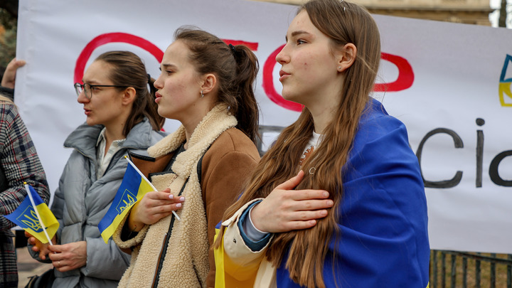 Разрушены семьи: Британки жалуются на украинских беженок, которые уводят их супругов