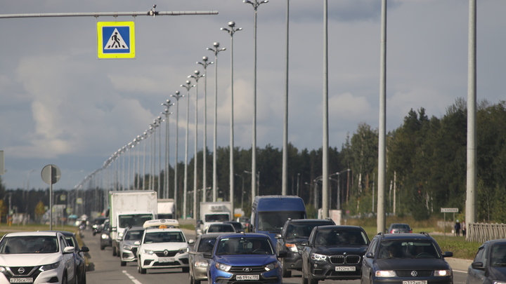 Названа причина огромной пробки на Пермском тракте в Свердловской области