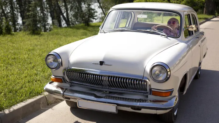 Водителей 65+ могут лишить прав. Кто не пройдёт медосмотр по новым правилам?