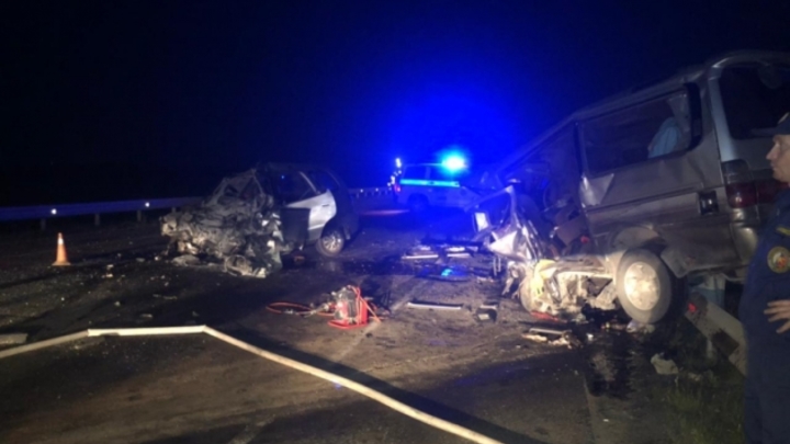 Пять человек погибли в страшном ДТП с микроавтобусом в Приморье