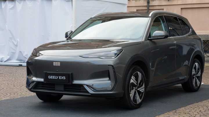 Китайские автобренды уходят из России из-за падения доходов