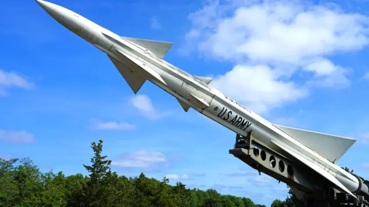 Минобороны опубликовало фото обломков ракеты ATACMS, пробивших крышу детского дома в Воронеже