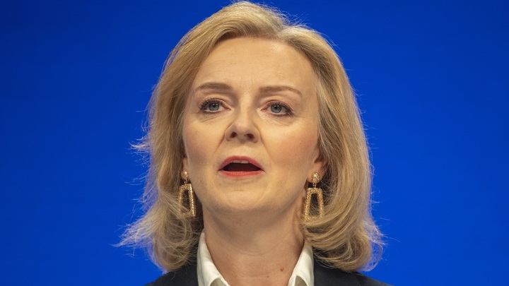 Били по России, попали по своим: Глава МИД Британии признала - за санкции расплатятся британцы