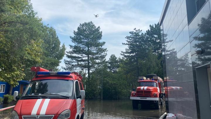 На Кубани после залпового ливня вода зашла в 82 частных дома
