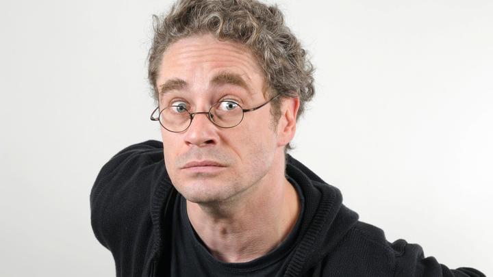 Англичанин попал впросак в русском магазине: Хэлямп? Клэб? Хлиёрп?