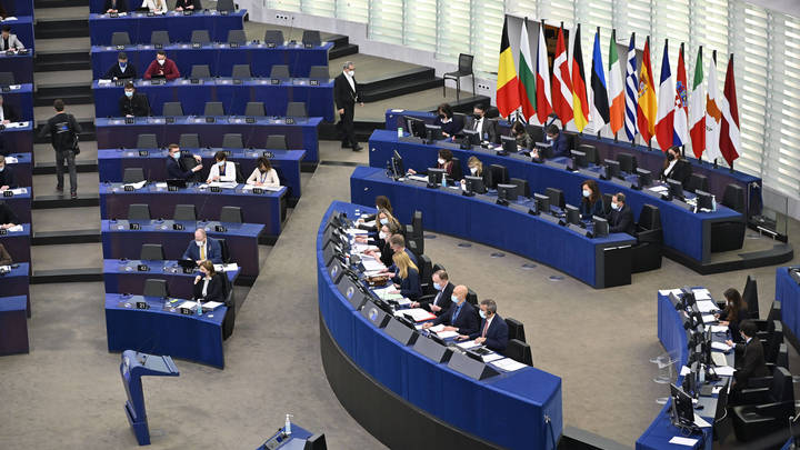 Латвия сходит с ума: Депутата ЕП арестовали за участие в акции против сноса памятника