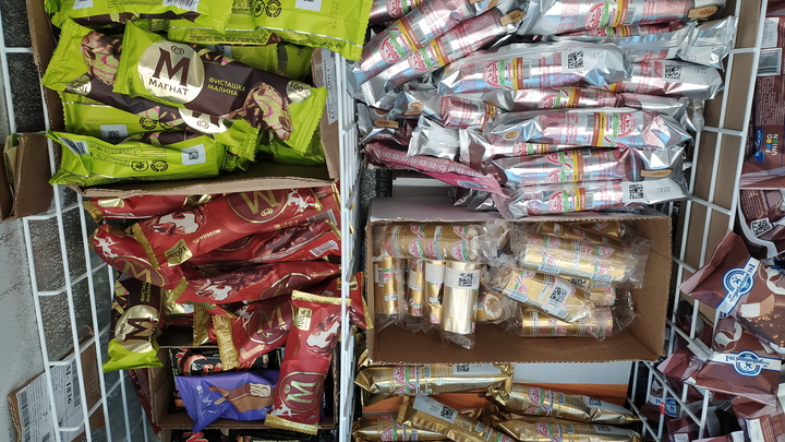 Украинские магазины заполонили русские флаги, поставив Киев в идеологический тупик