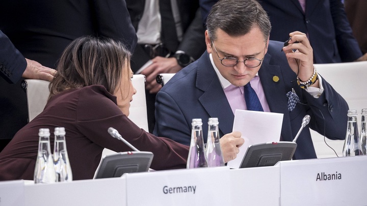 Дмитрий Кулеба похвастался 17 угрозами в адрес посольств Украины