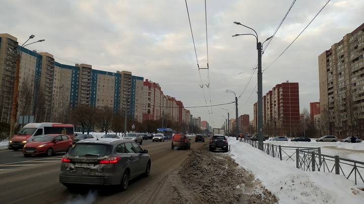 Водитель, которому стало плохо за рулем, сбил двух пешеходов на Васильевском острове