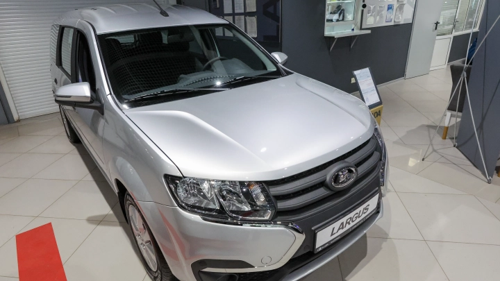 АвтоВАЗ раскрыл причины нулевых продаж электромобиля e-Largus в 2024 году