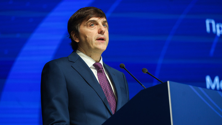 Учебный год начался: Министр Кравцов анонсировал рекорды в изучении наук школьниками