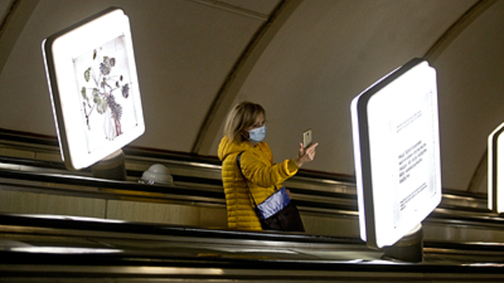 Педофил в метро Петербурга набросился на 13-летнюю девочку: Составлен фоторобот