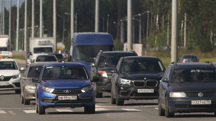 Военный билет не спрашивают: Въехавшие в Грузию рассказали о гигантской пробке