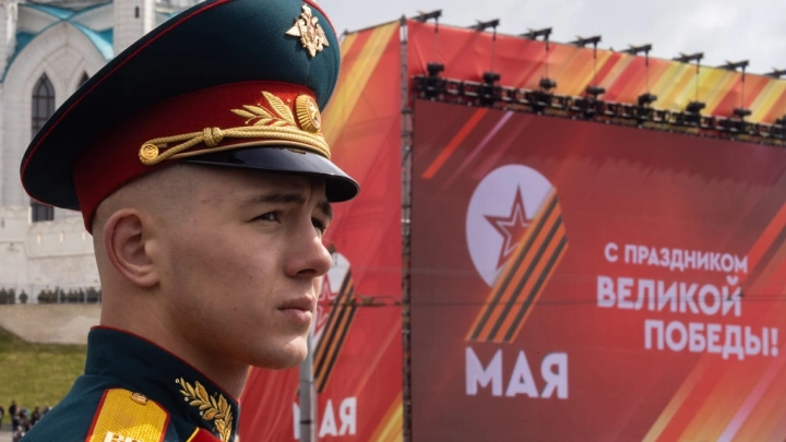 Акция в честь Победы обернулась скандалом: Губернатор отругал чиновницу за странное фото