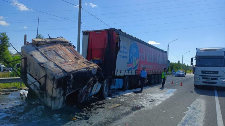 В Вязниковском районе в аварии двух грузовиков при взрыве погиб мужчина