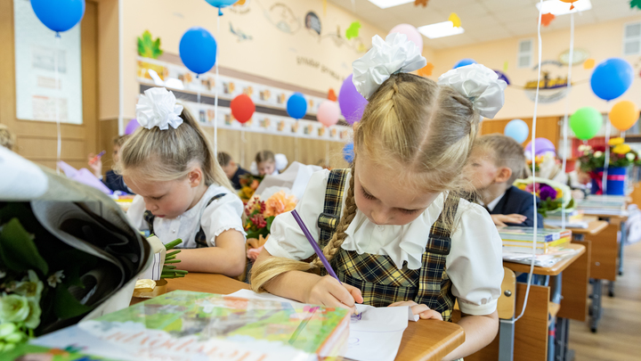 Сегодняшний день дорог каждому: Малофеев поздравил учителей России с особым праздником