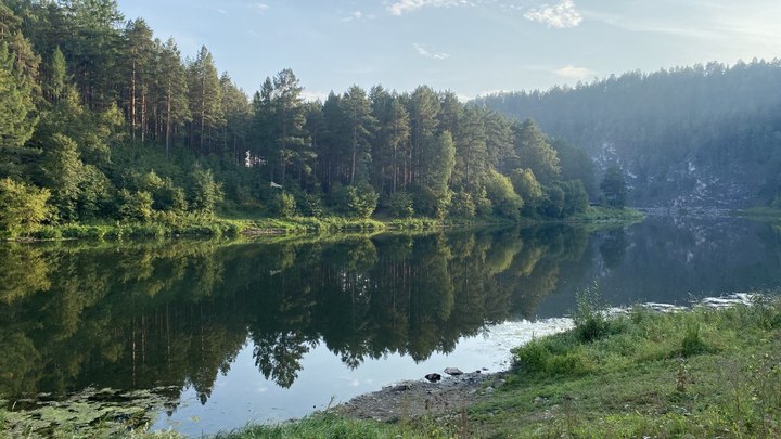 Переполнена и загажена: поток туристов на реке Ай предлагают ограничить