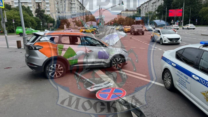 Столкновение такси и каршеринга в центре Москвы: шестеро пострадали