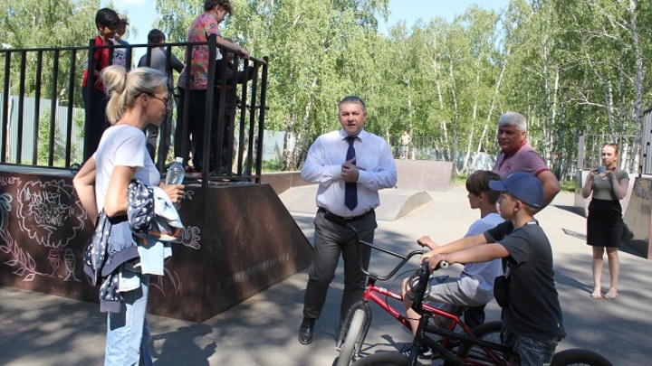 Качество покрытий в сквере за ареной Трактор проверит судебная экспертиза
