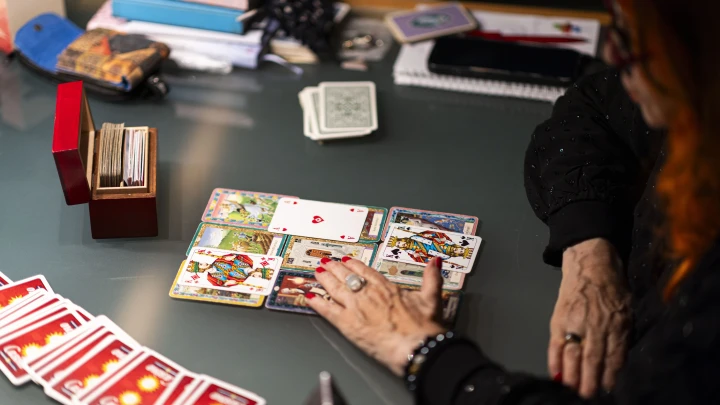 Не просто клоуны. Почему опасно связываться с экстрасенсами? Дело не только в деньгах