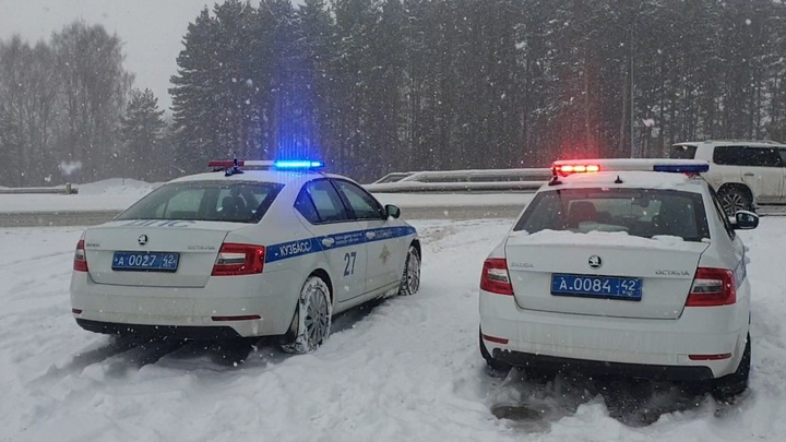 ГИБДД Кузбасса призвала автолюбителей по возможность отказаться от поездок из-за непогоды