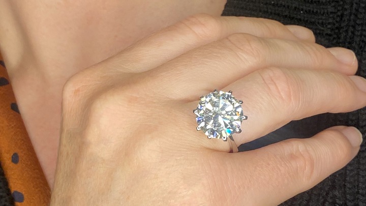 Уволенная стажёр рассказала об истерике жены Зеленского в бутике Cartier
