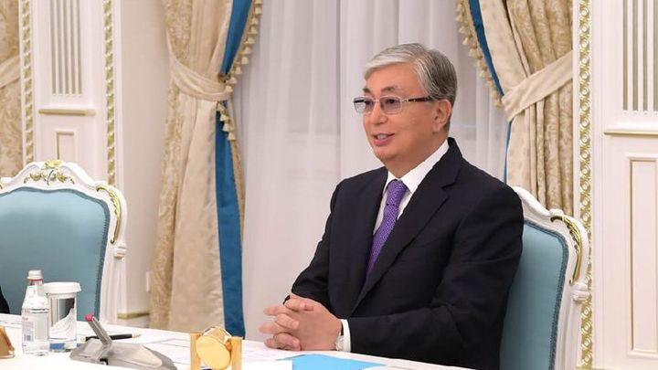 Токаев поздравил Герлица с медалью на Паралимпиаде