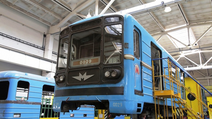 Восемь вагонов новосибирского метро пройдут капитальный ремонт до конца 2020 года