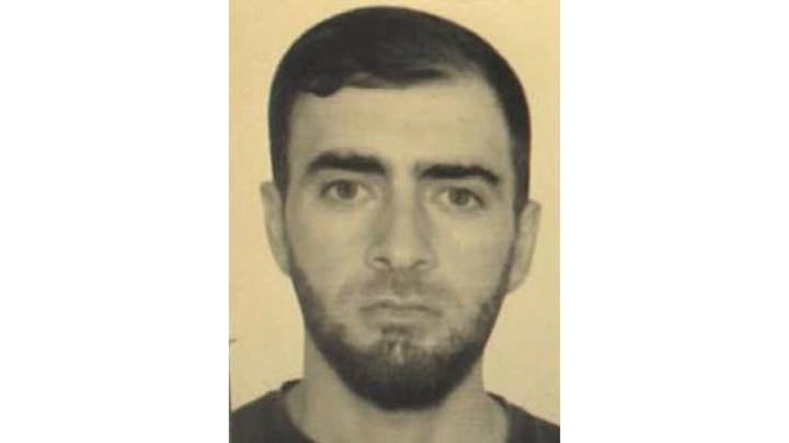 В Краснодаре следователи объявили в розыск мужчину, который избил школьника в лифте