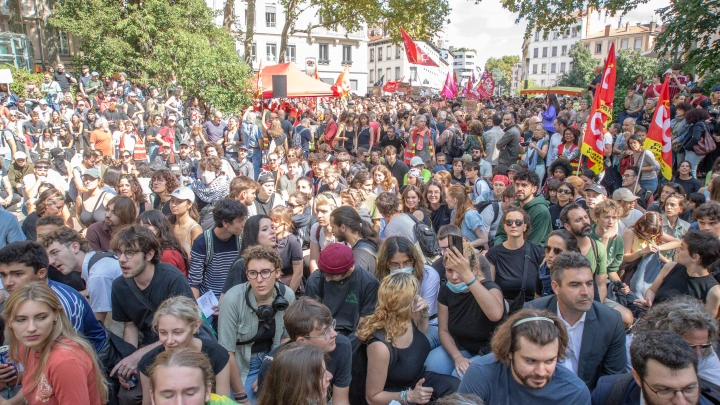 Французы не хотят работать: Высказать своё фи властям решили 200 тысяч человек