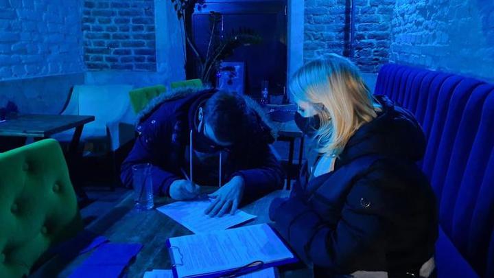 Ночной рейд выявил шесть баров-диссидентов в Петербурге – накажут и владельцев, и посетителей