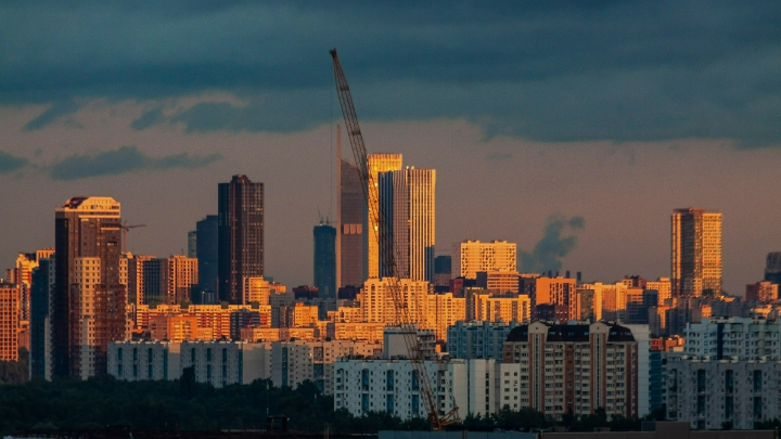 Москвичей 14 сентября ждёт рекордное атмосферное давление: Советы врача