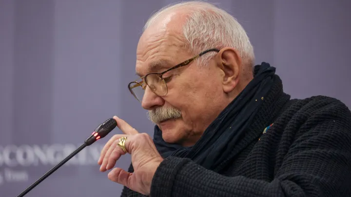 Кроме Михалкова, никто этого не сказал: Превращение герба России в цыплёнка табака