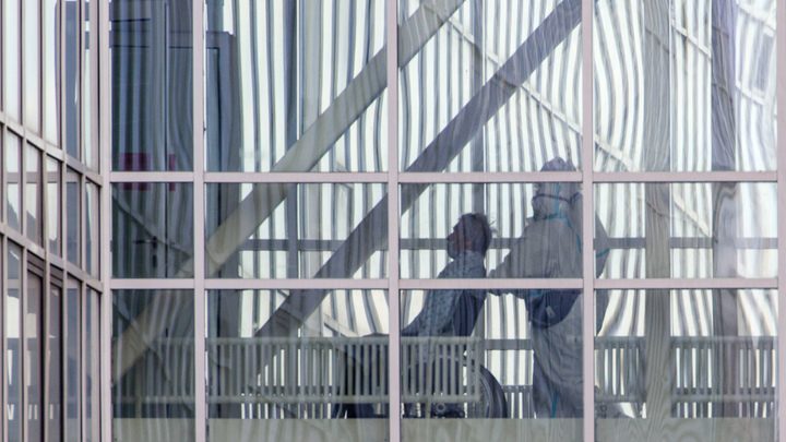 Навальный выходит из голодовки, его здоровье проверили гражданские врачи