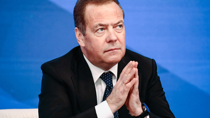 Медведев заявил о неспособности Трампа повлиять на ход СВО