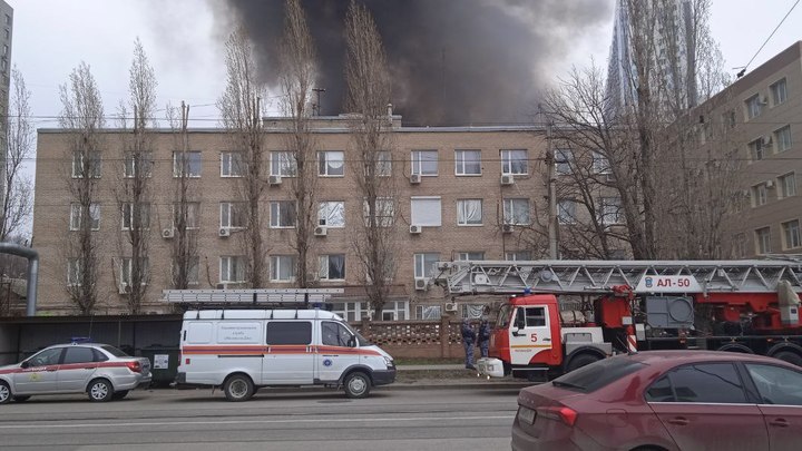 Пожар в здании пограничного управления ФСБ в Ростове 16 марта 2023: Что известно