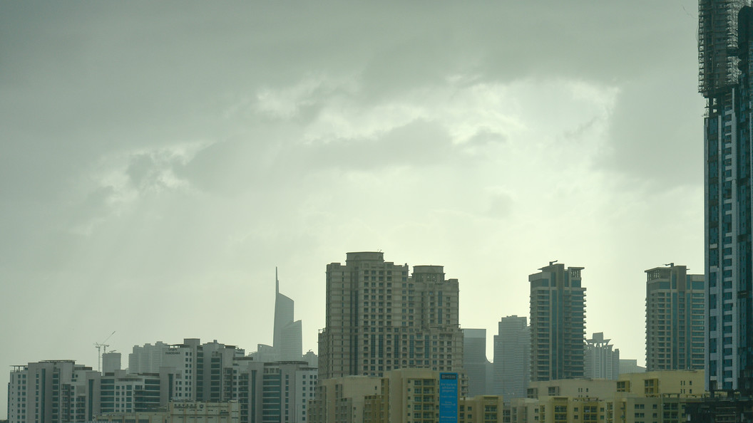 Ливни в оаэ. Над городом. Улица дождя в Дубае. Дубай район дождя. Град в ОАЭ.