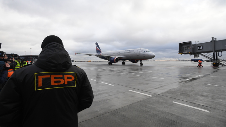 Неисправный самолёт из Петербурга запросил экстренную посадку в Москве