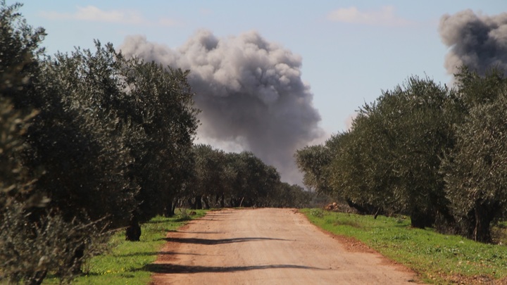 Начали охоту за одиночными целями: Турецкие дроны бьют по грузовикам и мотоциклам военных Сирии