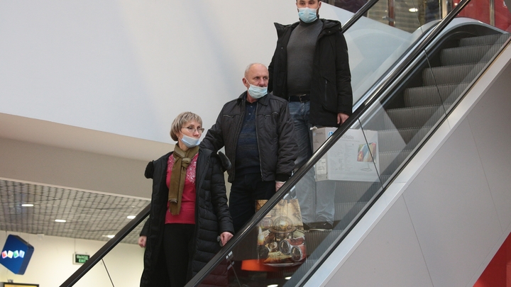 Поддержат отечественное: В России на год запретили покупку масок за рубежом. Но с условием