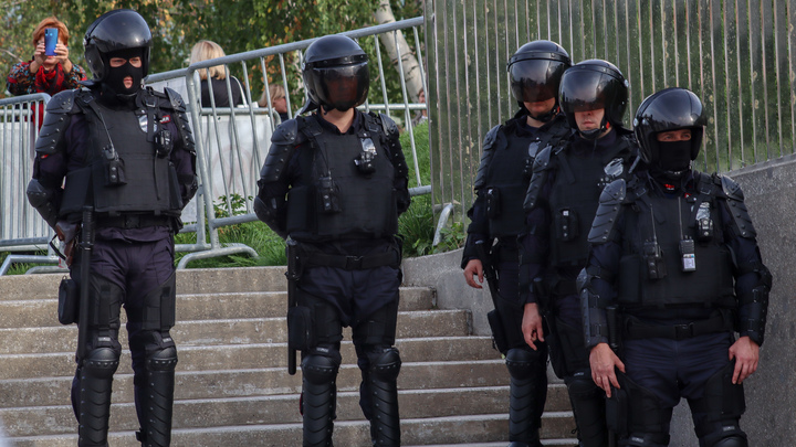 В Химках компания нарядилась омоновцами и вломилась к соседям