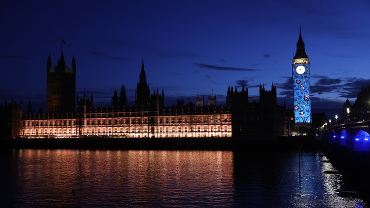 Не женщины, а рожавшие люди: Лондон летит в бездну, переписывая собственный язык