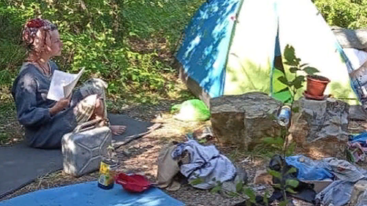 Канистра бензина и саженцы конопли: в заказнике Утриш задержана нарушительница