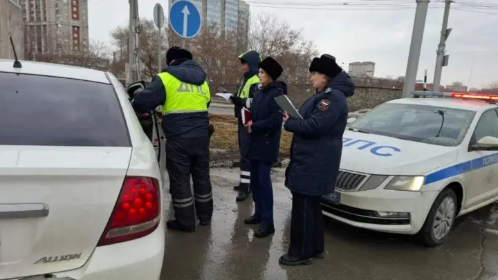 Полиция и приставы выявляют должников на дорогах Новосибирска в ходе рейдов