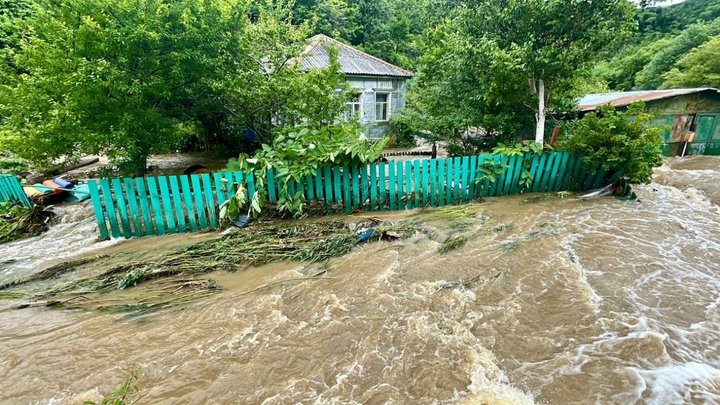 Власти Сахалина дадут по 100 тысяч рублей пострадавшим от циклона