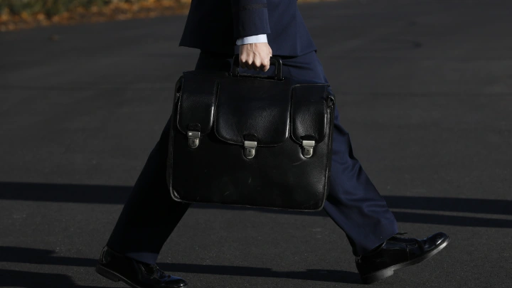 Они боятся: Депутаты не пришли на эфир. Говорить о списании средств с наших счетов не хотят?